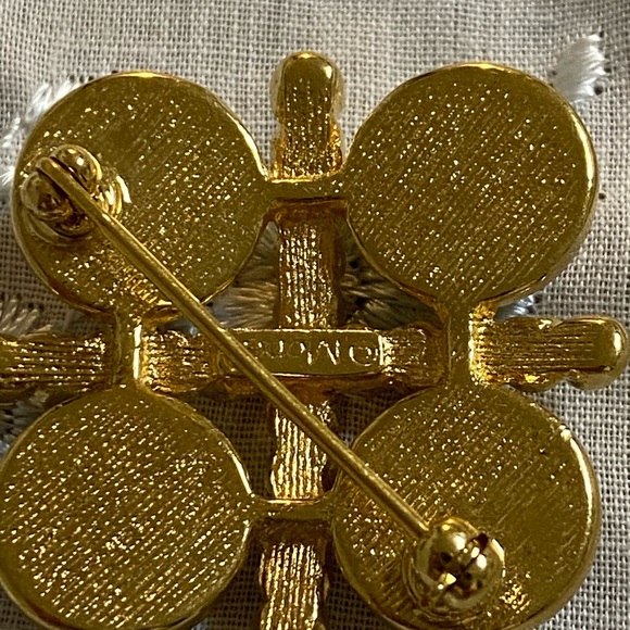 Monet Simulated Pearl Brooch - Picture 3 of 4